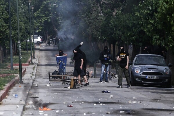 Επεισόδια στους δρόμους γύρω από το Πολυτεχνείο