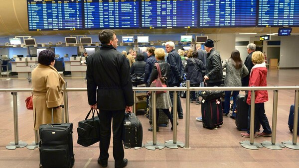 Απεργία των Σουηδών πιλότων οδήγησε σε ακύρωση δεκάδων πτήσεων και ταλαιπωρία χιλιάδων επιβατών