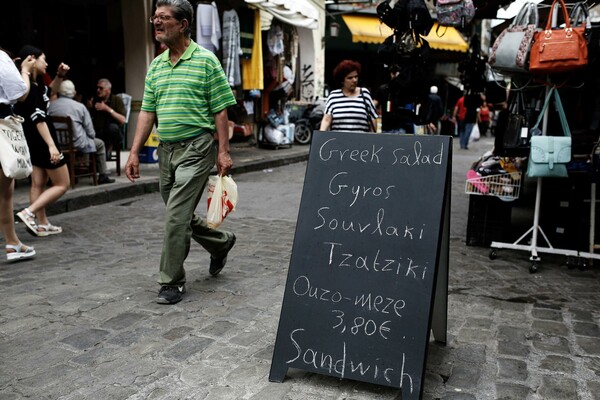 Αναπροσάρμοσε τα τέλη κατάληψης δημοσίου χώρου ο δήμος Αθηναίων