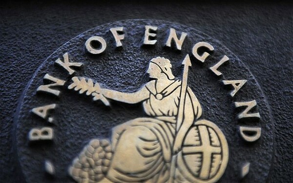 H Tράπεζα της Αγγλίας ρίχνει στην αγορά 250 δισεκ. λίρες για να διασφαλίσει τη σταθερότητα