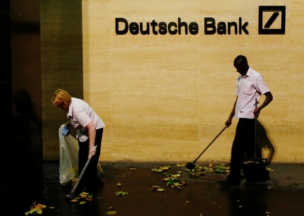 FAZ: Η Deutsche Bank απειλεί τις ΗΠΑ με παγκόσμια κατάρρευση, αν δεν μειώσουν το πρόστιμο