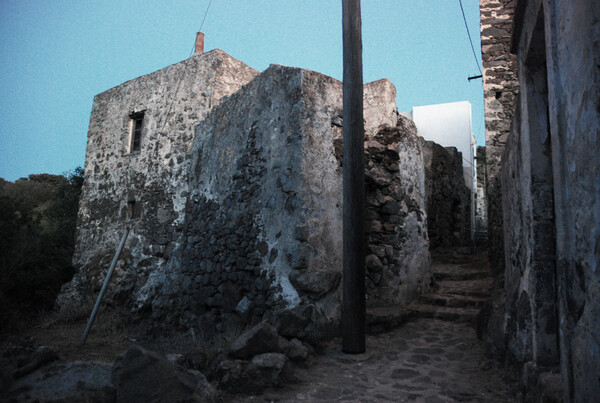 Δυό ταξίδια στη Νίσυρο. Το 1982 και τώρα.