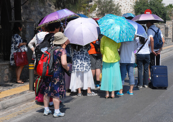 Σας γράφω από τη Σαντορίνη (1)