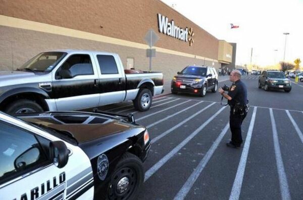 Ένοπλος εισέβαλε σε πολυκατάστημα Walmart στο Τέξας και κρατούσε όμηρους