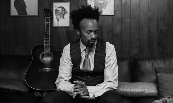 Fantastic Negrito: Μεταξύ μικροεγκλήματος και Τέχνης