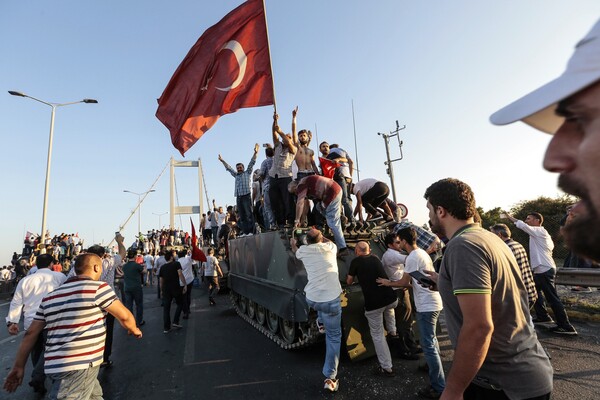 Η νύχτα της ιστορικής προδοσίας στην Τουρκία - Όλο το χρονικό και οι δραματικές στιγμές