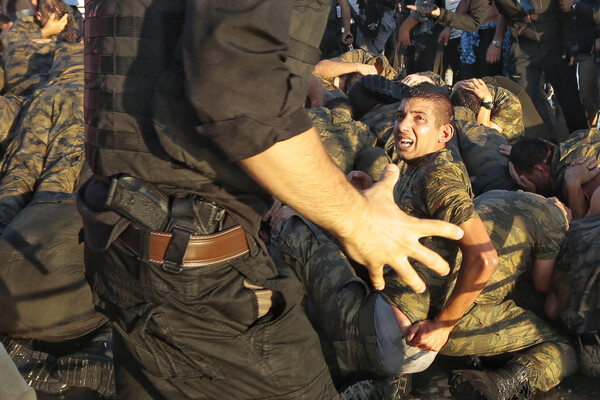 Η νύχτα που άλλαξε τα πάντα στην Τουρκία