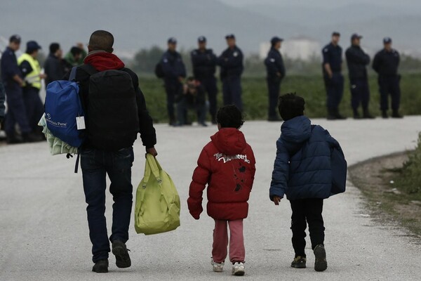 Μια φωτογραφία από την Ειδομένη έγινε η αφορμή για να βρει σπίτι μία οικογένεια προσφύγων
