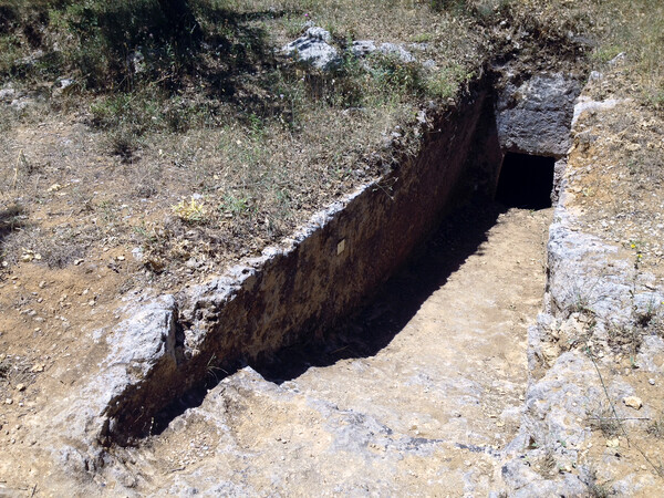 Η υστερομινωική νεκρόπολη των Αρμένων