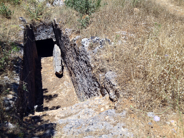 Η υστερομινωική νεκρόπολη των Αρμένων