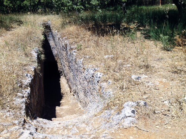 Η υστερομινωική νεκρόπολη των Αρμένων