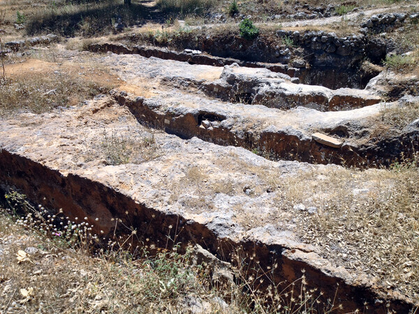 Η υστερομινωική νεκρόπολη των Αρμένων