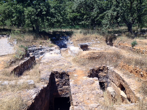 Η υστερομινωική νεκρόπολη των Αρμένων