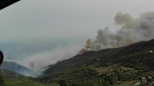 Δεκάδες πυρκαγιές ξέσπασαν στη Σικελία (φωτό)