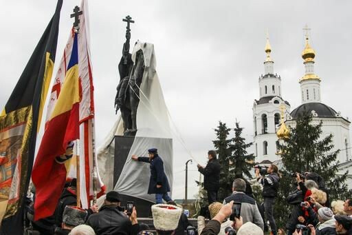 Ρωσία: Αποκαλυπτήρια του πρώτου αγάλματος του Ιβάν του Τρομερού, ανάμεσα σε διαμαρτυρίες και συγκρίσεις με τον Πούτιν