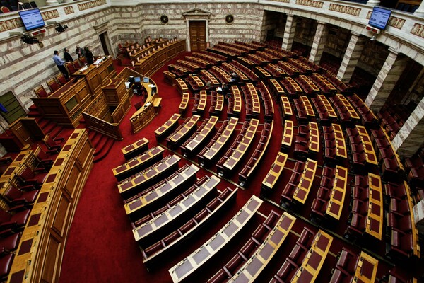 Στη Βουλή το νομοσχέδιο με τα προαπαιτούμενα για την υποδόση των 2.8 δισ.ευρώ