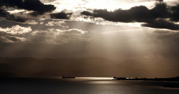 Υγρασία, νοτιάδες και βροχές στα δυτικά