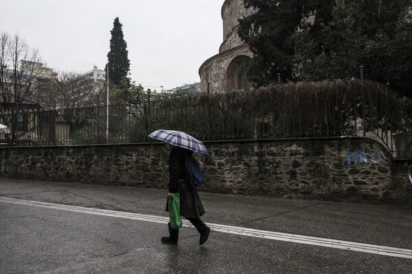 Τοπικές βροχές και καταιγίδες με εξασθένηση το απόγευμα