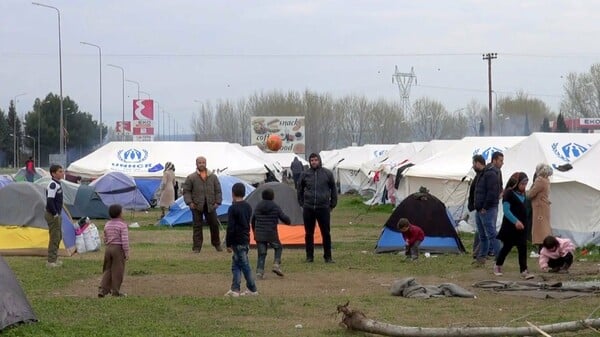 Επιχείρηση εκκένωσης του άτυπου καταυλισμού στο βενζινάδικο του Πολυκάστρου