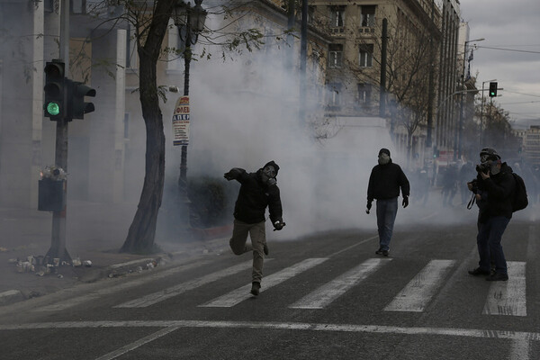 Επίθεση με μολότοφ στο υπ. Πολιτισμού