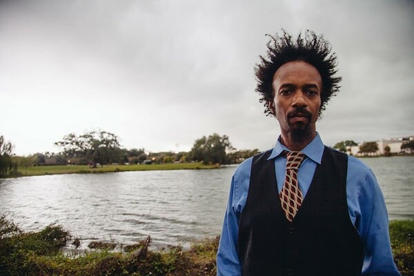 Fantastic Negrito: Μεταξύ μικροεγκλήματος και Τέχνης