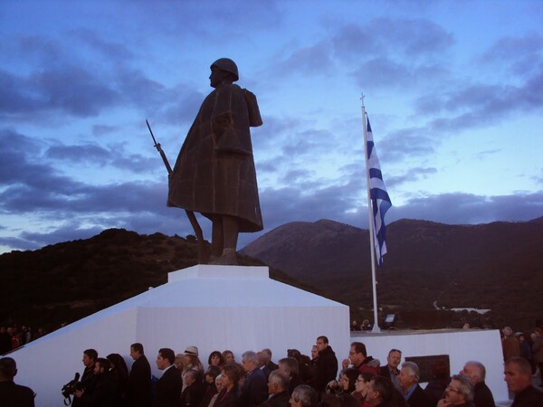 Στο λόφο του Καλπακίου, εκεί από όπου ξεκίνησαν όλα, υπάρχει ένα ανεξίτηλο ΟΧΙ στο έδαφος...