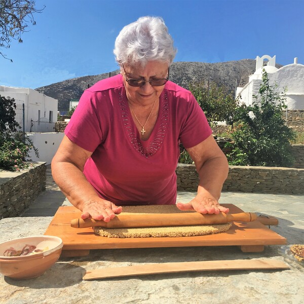 Σιφναίικες συνταγές για παστέλι, μαστέλο και μελόπιτες