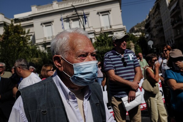 Πάνω από 5 χιλιάδες συνταξιούχοι διαμαρτύρονται στο κέντρο της Αθήνας