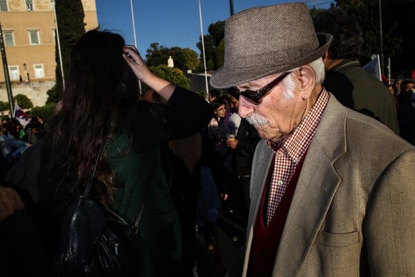 Nέα «ψυχρολουσία» με περικοπές για τους συνταξιούχους