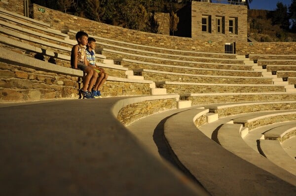 Καλοκαίρι στην Άνδρο: Πηγές, ρέματα και πολιτισμός