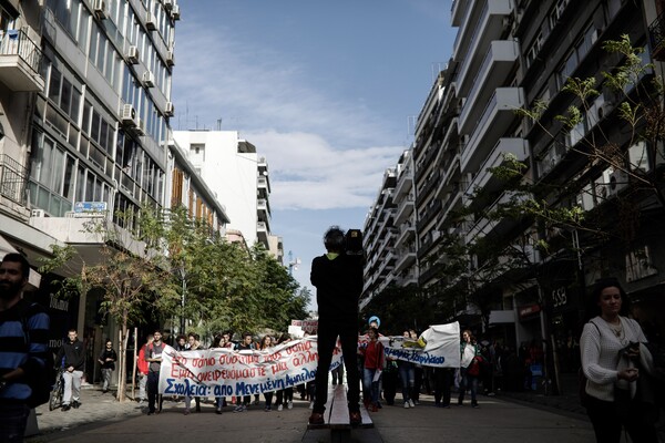 40 Φωτογραφίες από τη μαθητική διαμαρτυρία σε Αθήνα και Θεσσαλονίκη