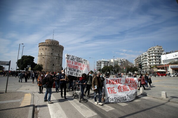 Αστυνομική βία: Συγκεντρώσεις διαμαρτυρίας σε πλατείες σε όλη την Ελλάδα