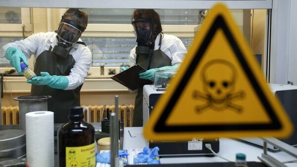 Επικίνδυνο φορτίο με τοξικά χημικά εντόπισαν οι τελωνειακές αρχές