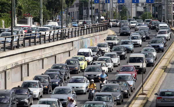 Έντονα τα προβλήματα στην κίνηση λόγω της απεργίας στα ΜΜΜ