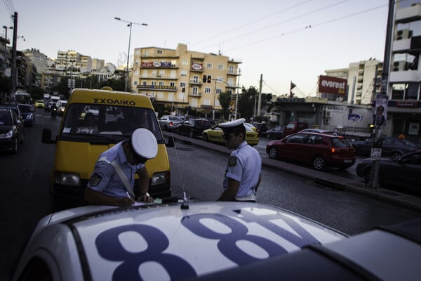 Η Tροχαία Αττικής έκανε εξόρμηση την Τσικνοπέμπτη - Εκατοντάδες παραβάσεις και πρόστιμα σε οδηγούς