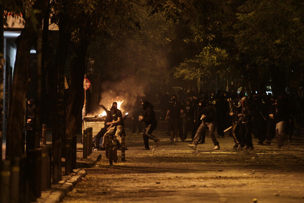 Επεισόδια και πετροπόλεμος στα Εξάρχεια