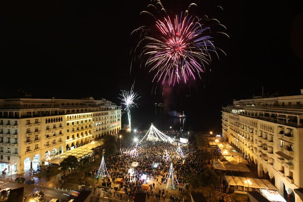 Θεσσαλονίκη: Φαντασμαγορικό θέαμα με 3.000 πυροτεχνήματα