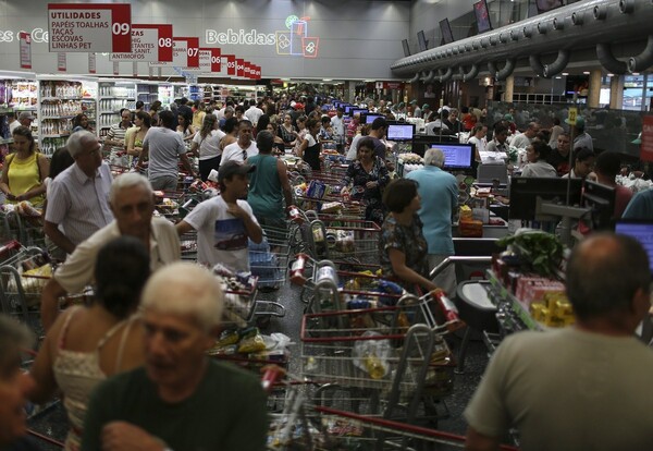 Βραζιλία: Xάος, βία και 100 νεκροί σε πολιτεία που απεργούν οι αστυνομικοί