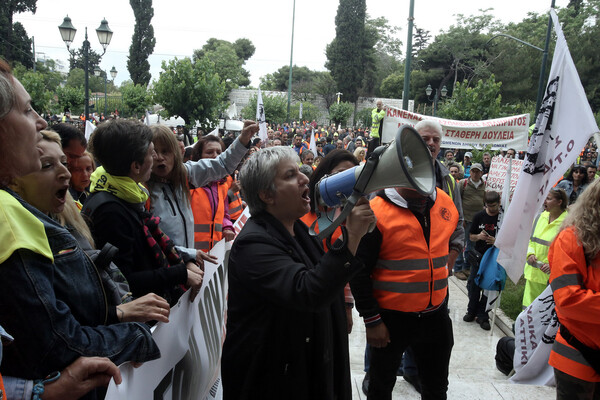 Ένταση στο Διοικητικής Ανασυγκρότησης -Συμβασιούχοι προσπαθούν να εισβάλλουν στο Υπουργείο