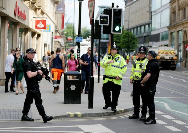 Νηπιαγωγός μαχαιρώθηκε στο Λονδίνο από τρεις κοπέλες που φέρονται να φώναξαν «θα σε πάρει ο Αλλάχ»
