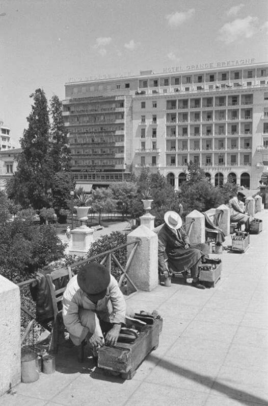 Ασπρόμαυρα όνειρα στις παλιές γειτονιές της Αθήνας