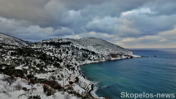 Χιονίζει και σήμερα σε Σκόπελο και Αλόννησο- Στα λευκά παραμένουν τα νησιά, αλλά συνεχίζονται και τα προβλήματα