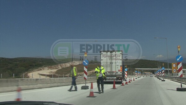 Ασυνήθιστο ατύχημα στην Εγνατία Οδό - Οδηγός νταλίκας τραυματίστηκε από το λάστιχο του οχήματος