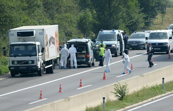 Βαρύτατες κατηγορίες στους 11 υπόπτους για τον θάνατο 71 προσφύγων μέσα σε φορτηγό στην Αυστρία το 2015