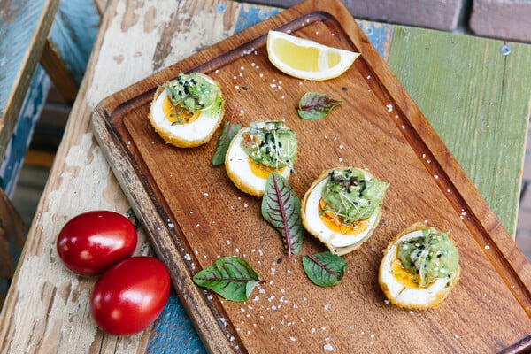 6 συνταγές για όλα εκείνα τα βραστά αυγά που περίσσεψαν από το πασχαλινό τραπέζι