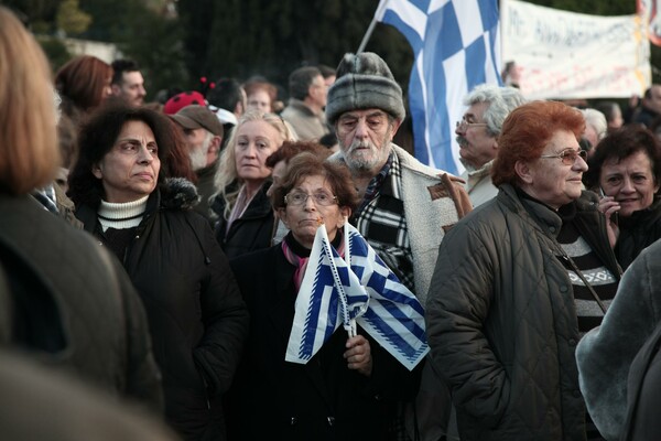 Δημοσκόπηση: Δυσφορούν οι Ευρωπαίοι με την Ε.Ε. αλλά δεν θέλουν να φύγουν