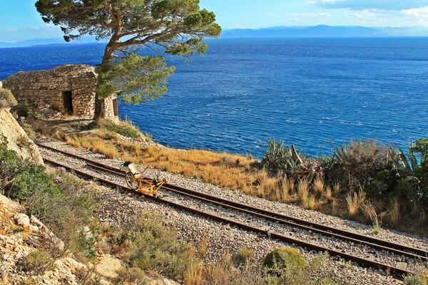 Railbiking: ποδηλασία πάνω στις ράγες του τρένου στα πιο φανταστικά μέρη της Ελλάδας