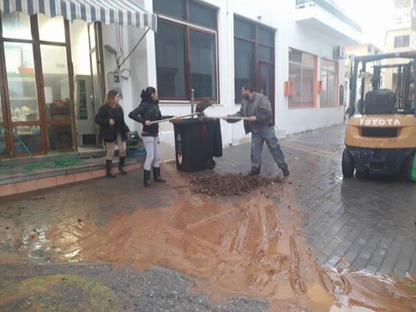 Έντονα προβλήματα στην Κάσο λόγω της έντονης βροχόπτωσης