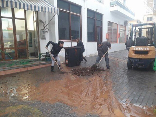 Έντονα προβλήματα στην Κάσο λόγω της έντονης βροχόπτωσης