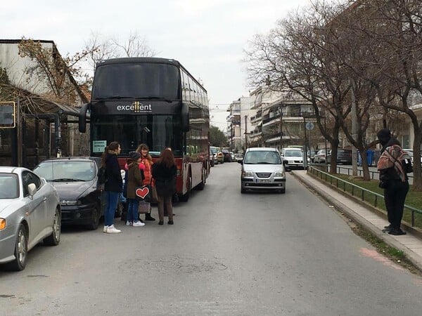 Oι πρώτες φωτογραφίες από την τεράστια επιχείρηση εκκένωσης πληθυσμού στο Κορδελιό